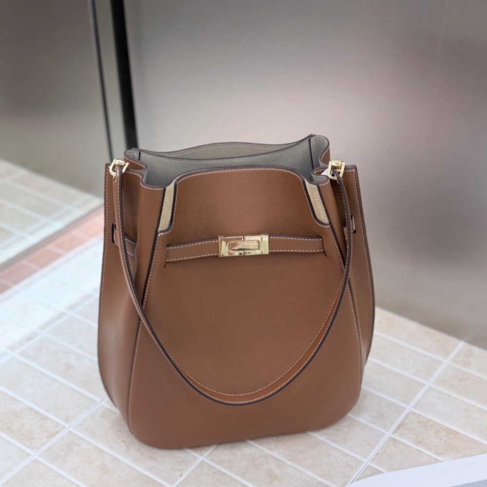 New Bucket Bag Old Money Wind  - огляд і ціна Luxury Bags Leather